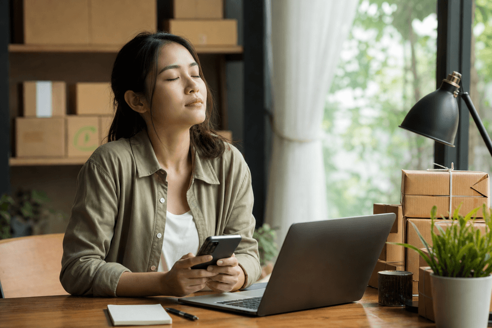 Chủ shop hít thở giữ bình tĩnh trước khi trả lời đánh giá xấu