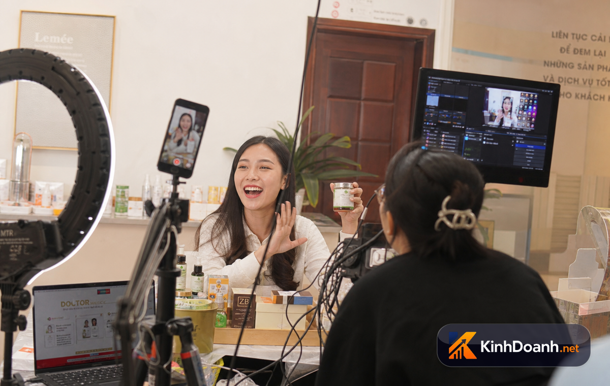 Livestream bán hàng vụng về một chút nhưng chân thật sẽ dễ chốt đơn