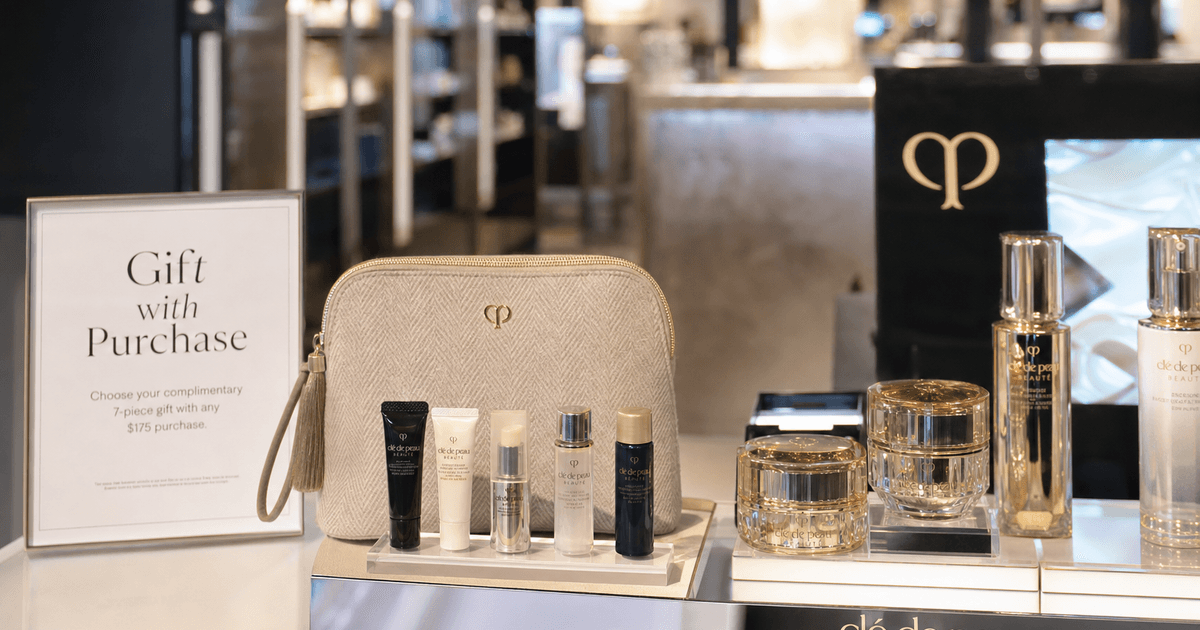 Estée Lauder: bài học tặng quà dùng thử thay vì phá giá