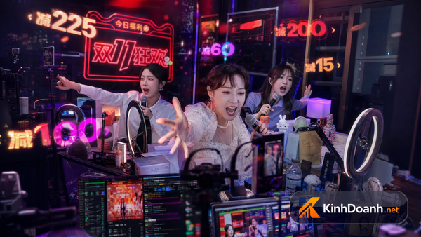 Sân khấu Livestream: Khi 'Tiếng ồn' lấn át 'Chất lượng' để tạo ra cơn bão FOMO